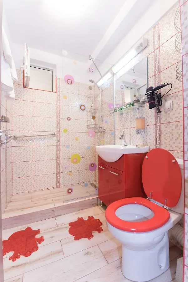 Red Apartment Bucarest